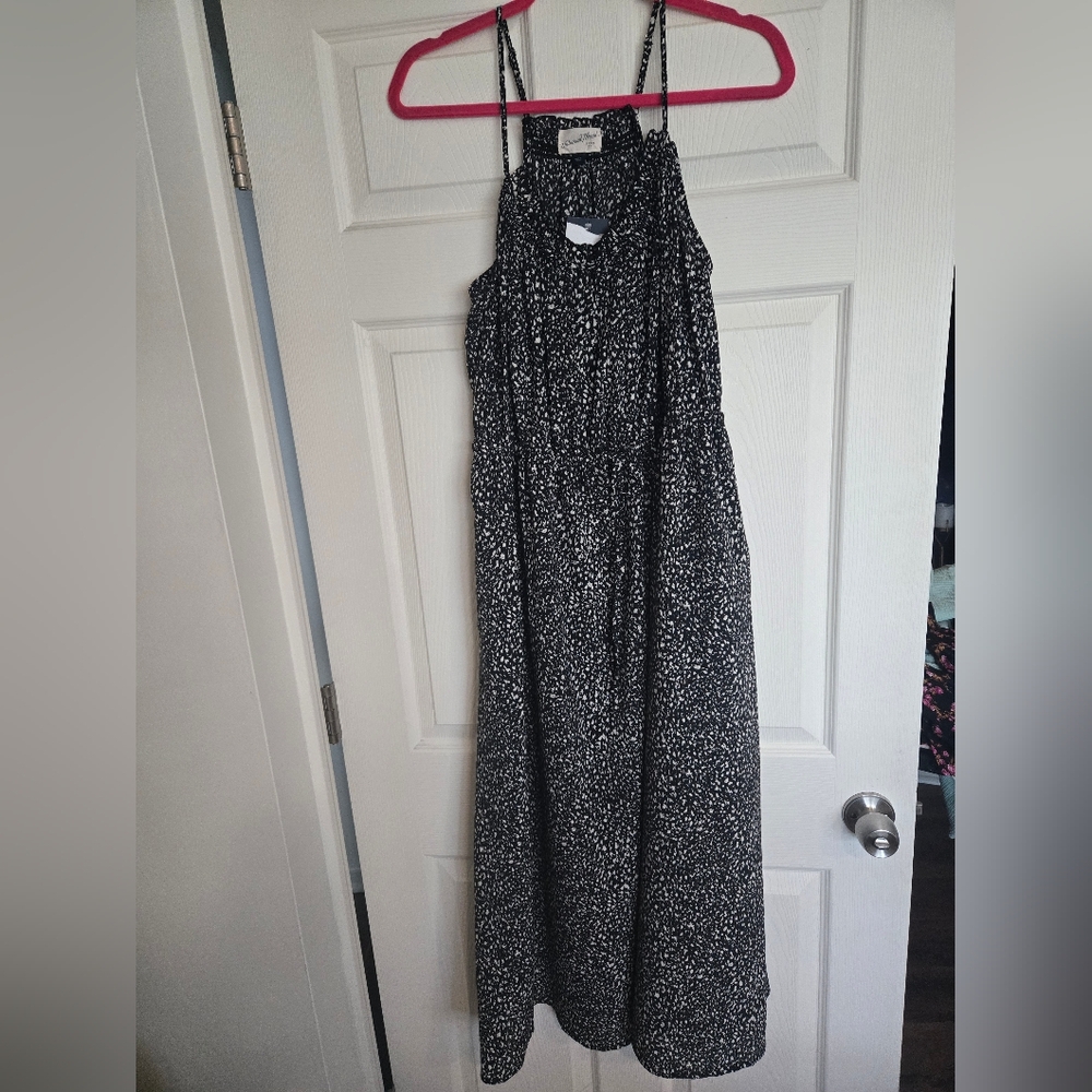 Universal Thread Black and White Sleeveless Halter Maxi Dress